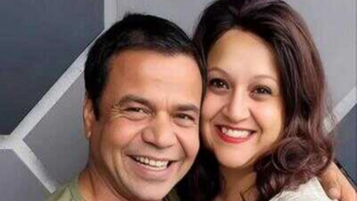 राजपाल यादव ने पत्नी राधा संग उम्र के अंतर पर दिया बयान, बोले—“लंगूर को हूर मिल गई”